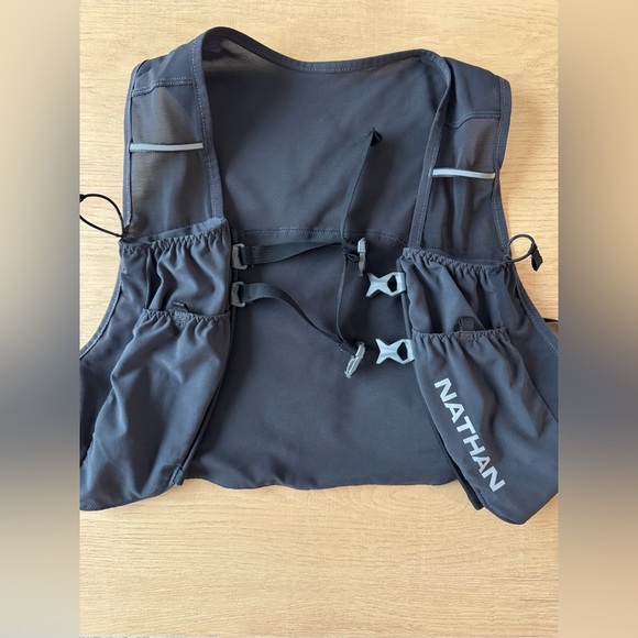 Nathan Pinnacle FeatherLite 1.5 Liter Hydration Vest - Picture 6 of 9